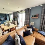 Vakantiehuis Baywatch And Baybreak - Two 3 Bedroom Nearby - Seaview To Baywatch - Part Of The The Bay Village With Pool, Gym And Direct Access, Pub, Restaurant, Tennis And Meadows Walks Filey