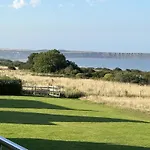 Baywatch And Baybreak - Two 3 Bedroom Nearby - Seaview To Baywatch - Part Of The The Bay Village With Pool, Gym And Direct Access, Pub, Restaurant, Tennis And Meadows Walks
