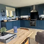 Vakantiehuis Baywatch And Baybreak - Two 3 Bedroom Nearby - Seaview To Baywatch - Part Of The The Bay Village With Pool, Gym And Direct Access, Pub, Restaurant, Tennis And Meadows Walks