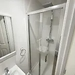 Baywatch And Baybreak - Two 3 Bedroom Nearby - Seaview To Baywatch - Part Of The The Bay Village With Pool, Gym And Direct Access, Pub, Restaurant, Tennis And Meadows Walks Vakantiehuis *