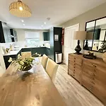 Vakantiehuis Baywatch And Baybreak - Two 3 Bedroom Nearby - Seaview To Baywatch - Part Of The The Bay Village With Pool, Gym And Direct Access, Pub, Restaurant, Tennis And Meadows Walks Filey