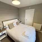 Baywatch And Baybreak - Two 3 Bedroom Nearby - Seaview To Baywatch - Part Of The The Bay Village With Pool, Gym And Direct Access, Pub, Restaurant, Tennis And Meadows Walks Filey