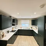 Vakantiehuis Baywatch And Baybreak - Two 3 Bedroom Nearby - Seaview To Baywatch - Part Of The The Bay Village With Pool, Gym And Direct Access, Pub, Restaurant, Tennis And Meadows Walks