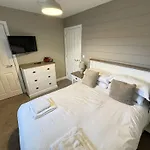 Baywatch And Baybreak - Two 3 Bedroom Nearby - Seaview To Baywatch - Part Of The The Bay Village With Pool, Gym And Direct Access, Pub, Restaurant, Tennis And Meadows Walks Vakantiehuis Filey