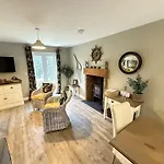 Baywatch And Baybreak - Two 3 Bedroom Nearby - Seaview To Baywatch - Part Of The The Bay Village With Pool, Gym And Direct Access, Pub, Restaurant, Tennis And Meadows Walks Vakantiehuis *