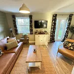 Vakantiehuis Baywatch And Baybreak - Two 3 Bedroom Nearby - Seaview To Baywatch - Part Of The The Bay Village With Pool, Gym And Direct Access, Pub, Restaurant, Tennis And Meadows Walks Filey