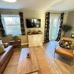 Baywatch And Baybreak - Two 3 Bedroom Nearby - Seaview To Baywatch - Part Of The The Bay Village With Pool, Gym And Direct Access, Pub, Restaurant, Tennis And Meadows Walks Vakantiehuis Filey