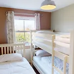 Baywatch And Baybreak - Two 3 Bedroom Nearby - Seaview To Baywatch - Part Of The The Bay Village With Pool, Gym And Direct Access, Pub, Restaurant, Tennis And Meadows Walks *