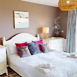 Vakantiehuis Baywatch And Baybreak - Two 3 Bedroom Nearby - Seaview To Baywatch - Part Of The The Bay Village With Pool, Gym And Direct Access, Pub, Restaurant, Tennis And Meadows Walks