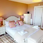 Vakantiehuis Baywatch And Baybreak - Two 3 Bedroom Nearby - Seaview To Baywatch - Part Of The The Bay Village With Pool, Gym And Direct Access, Pub, Restaurant, Tennis And Meadows Walks *