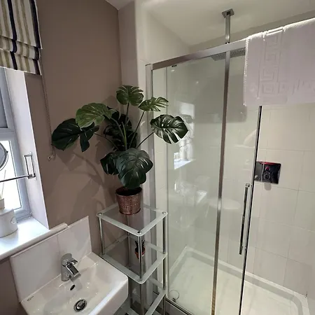 Baywatch And Baybreak - Two 3 Bedroom Nearby - Seaview To Baywatch - Part Of The The Bay Village With Pool, Gym And Direct Access, Pub, Restaurant, Tennis And Meadows Walks Filey