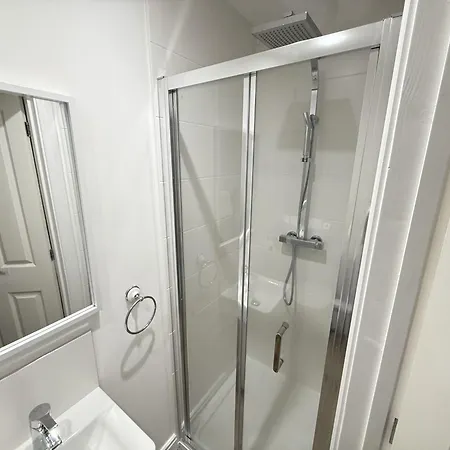 Baywatch And Baybreak - Two 3 Bedroom Nearby - Seaview To Baywatch - Part Of The The Bay Village With Pool, Gym And Direct Access, Pub, Restaurant, Tennis And Meadows Walks Holiday home *