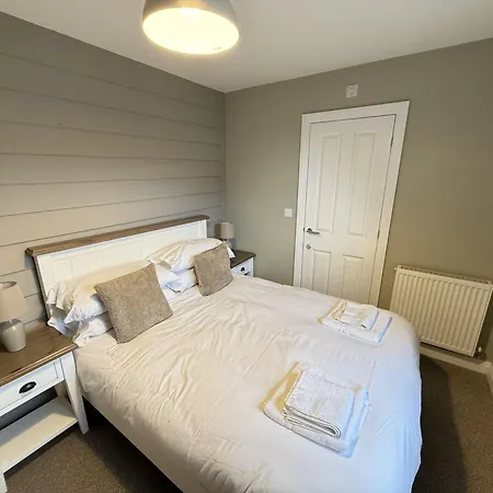 Baywatch And Baybreak - Two 3 Bedroom Nearby - Seaview To Baywatch - Part Of The The Bay Village With Pool, Gym And Direct Access, Pub, Restaurant, Tennis And Meadows Walks Filey