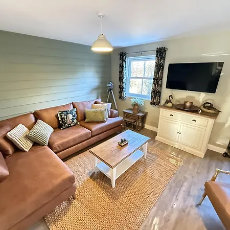 Baywatch And Baybreak - Two 3 Bedroom Nearby - Seaview To Baywatch - Part Of The The Bay Village With Pool, Gym And Direct Access, Pub, Restaurant, Tennis And Meadows Walks Holiday home Filey