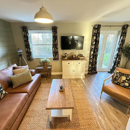 Holiday home Baywatch And Baybreak - Two 3 Bedroom Nearby - Seaview To Baywatch - Part Of The The Bay Village With Pool, Gym And Direct Access, Pub, Restaurant, Tennis And Meadows Walks Filey