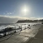 Baywatch And Baybreak - Two 3 Bedroom Nearby - Seaview To Baywatch - Part Of The The Bay Village With Pool, Gym And Direct Access, Pub, Restaurant, Tennis And Meadows Walks