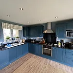 Baywatch And Baybreak - Two 3 Bedroom Nearby - Seaview To Baywatch - Part Of The The Bay Village With Pool, Gym And Direct Access, Pub, Restaurant, Tennis And Meadows Walks Feriehus