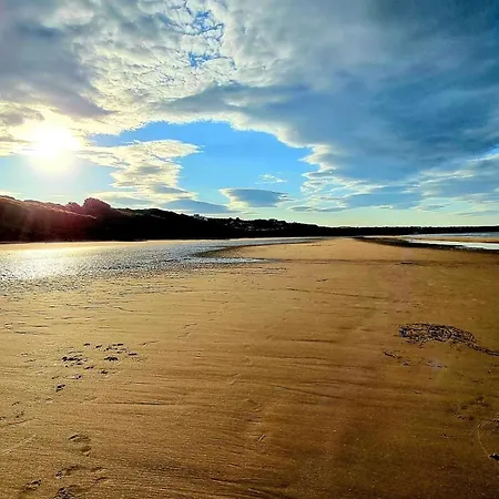 Baywatch And Baybreak - Two 3 Bedroom Cottages Nearby - Seaview To Baywatch - Part Of The The Bay Filey Holiday Village With Pool, Gym And Direct Beach Access, Pub, Restaurant, Tennis And Meadows Walks 펜션 파일리