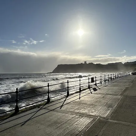 Baywatch And Baybreak - Two 3 Bedroom Nearby - Seaview To Baywatch - Part Of The The Bay Village With Pool, Gym And Direct Access, Pub, Restaurant, Tennis And Meadows Walks