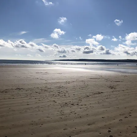 Baywatch And Baybreak - Two 3 Bedroom Nearby - Seaview To Baywatch - Part Of The The Bay Village With Pool, Gym And Direct Access, Pub, Restaurant, Tennis And Meadows Walks *