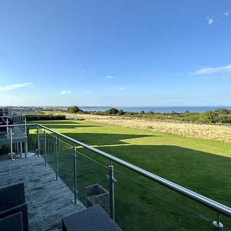 Baywatch And Baybreak - Two 3 Bedroom Nearby - Seaview To Baywatch - Part Of The The Bay Village With Pool, Gym And Direct Access, Pub, Restaurant, Tennis And Meadows Walks Сasa de vacaciones