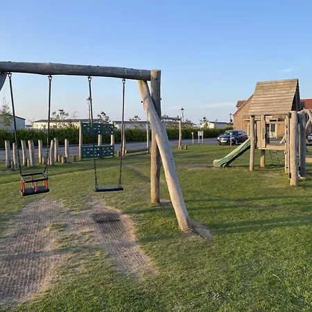 Baywatch And Baybreak - Two 3 Bedroom Nearby - Seaview To Baywatch - Part Of The The Bay Village With Pool, Gym And Direct Access, Pub, Restaurant, Tennis And Meadows Walks *