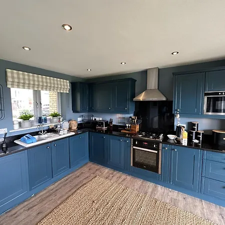 Baywatch And Baybreak - Two 3 Bedroom Cottages Nearby - Seaview To Baywatch - Part Of The The Bay Filey Holiday Village With Pool, Gym And Direct Beach Access, Pub, Restaurant, Tennis And Meadows Walks 펜션