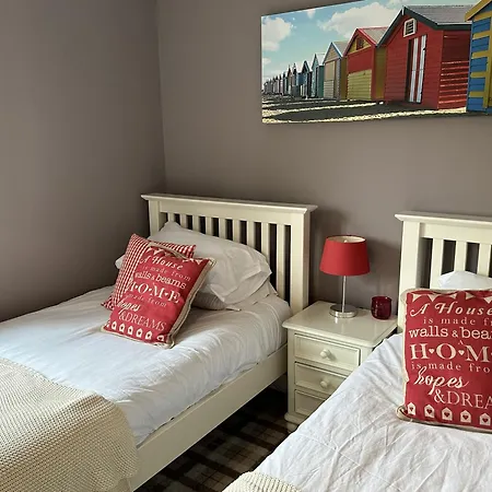 펜션 Baywatch And Baybreak - Two 3 Bedroom Cottages Nearby - Seaview To Baywatch - Part Of The The Bay Filey Holiday Village With Pool, Gym And Direct Beach Access, Pub, Restaurant, Tennis And Meadows Walks *