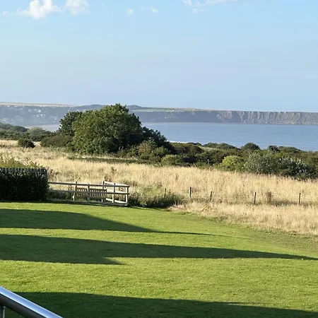 Baywatch And Baybreak - Two 3 Bedroom Cottages Nearby - Seaview To Baywatch - Part Of The The Bay Filey Holiday Village With Pool, Gym And Direct Beach Access, Pub, Restaurant, Tennis And Meadows Walks