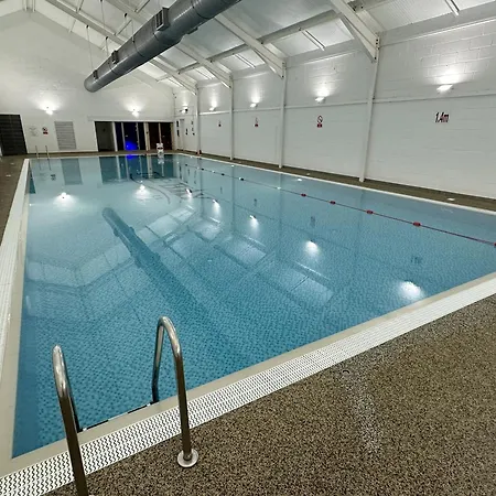 Baywatch And Baybreak - Two 3 Bedroom Nearby - Seaview To Baywatch - Part Of The The Bay Village With Pool, Gym And Direct Access, Pub, Restaurant, Tennis And Meadows Walks * Filey