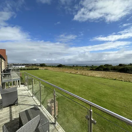 펜션 Baywatch And Baybreak - Two 3 Bedroom Cottages Nearby - Seaview To Baywatch - Part Of The The Bay Filey Holiday Village With Pool, Gym And Direct Beach Access, Pub, Restaurant, Tennis And Meadows Walks