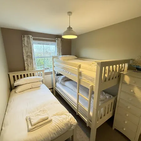 Сasa de vacaciones Baywatch And Baybreak - Two 3 Bedroom Nearby - Seaview To Baywatch - Part Of The The Bay Village With Pool, Gym And Direct Access, Pub, Restaurant, Tennis And Meadows Walks