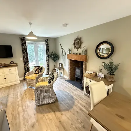 Baywatch And Baybreak - Two 3 Bedroom Cottages Nearby - Seaview To Baywatch - Part Of The The Bay Filey Holiday Village With Pool, Gym And Direct Beach Access, Pub, Restaurant, Tennis And Meadows Walks 펜션 *