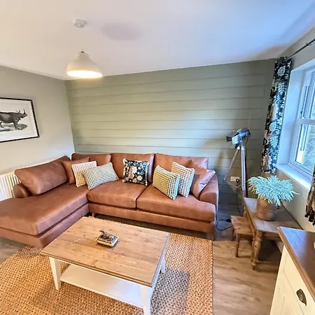 Semesterbostad Baywatch And Baybreak - Two 3 Bedroom Nearby - Seaview To Baywatch - Part Of The The Bay Village With Pool, Gym And Direct Access, Pub, Restaurant, Tennis And Meadows Walks *