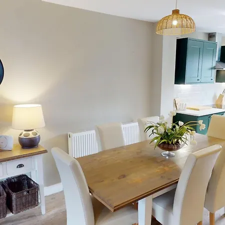 Сasa de vacaciones Baywatch And Baybreak - Two 3 Bedroom Nearby - Seaview To Baywatch - Part Of The The Bay Village With Pool, Gym And Direct Access, Pub, Restaurant, Tennis And Meadows Walks *