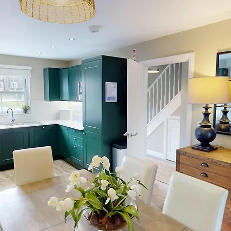 Tatil Evi Baywatch And Baybreak - Two 3 Bedroom Nearby - Seaview To Baywatch - Part Of The The Bay Village With Pool, Gym And Direct Access, Pub, Restaurant, Tennis And Meadows Walks Filey