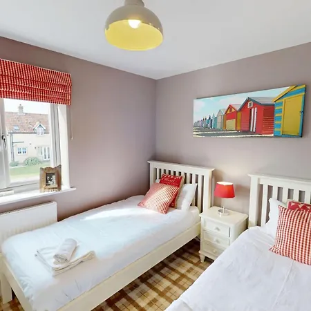 Baywatch And Baybreak - Two 3 Bedroom Nearby - Seaview To Baywatch - Part Of The The Bay Village With Pool, Gym And Direct Access, Pub, Restaurant, Tennis And Meadows Walks Сasa de vacaciones Filey