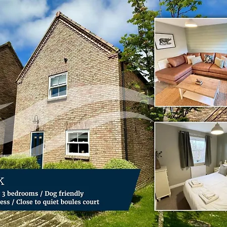 Baywatch And Baybreak - Two 3 Bedroom Nearby - Seaview To Baywatch - Part Of The The Bay Village With Pool, Gym And Direct Access, Pub, Restaurant, Tennis And Meadows Walks Filey