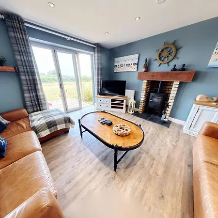 Baywatch And Baybreak - Two 3 Bedroom Nearby - Seaview To Baywatch - Part Of The The Bay Village With Pool, Gym And Direct Access, Pub, Restaurant, Tennis And Meadows Walks Сasa de vacaciones Filey