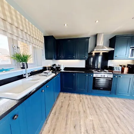 Сasa de vacaciones Baywatch And Baybreak - Two 3 Bedroom Nearby - Seaview To Baywatch - Part Of The The Bay Village With Pool, Gym And Direct Access, Pub, Restaurant, Tennis And Meadows Walks *