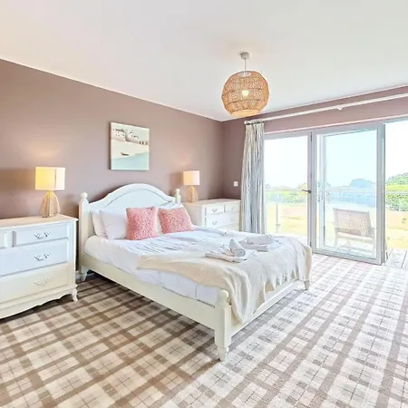 Сasa de vacaciones Baywatch And Baybreak - Two 3 Bedroom Nearby - Seaview To Baywatch - Part Of The The Bay Village With Pool, Gym And Direct Access, Pub, Restaurant, Tennis And Meadows Walks *