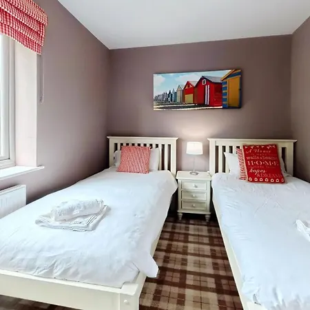 Baywatch And Baybreak - Two 3 Bedroom Nearby - Seaview To Baywatch - Part Of The The Bay Village With Pool, Gym And Direct Access, Pub, Restaurant, Tennis And Meadows Walks Сasa de vacaciones