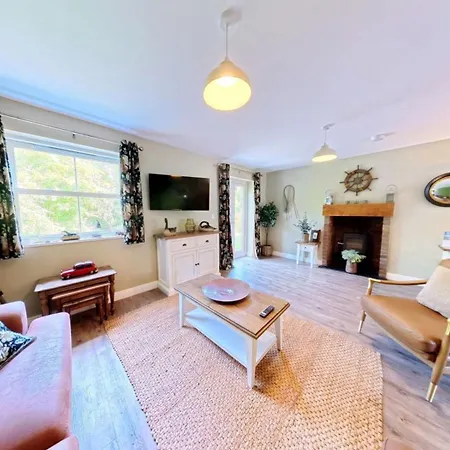 Сasa de vacaciones Baywatch And Baybreak - Two 3 Bedroom Nearby - Seaview To Baywatch - Part Of The The Bay Village With Pool, Gym And Direct Access, Pub, Restaurant, Tennis And Meadows Walks Filey