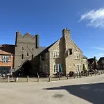Baywatch And Baybreak - Two 3 Bedroom Nearby - Seaview To Baywatch - Part Of The The Bay Village With Pool, Gym And Direct Access, Pub, Restaurant, Tennis And Meadows Walks Holiday home Filey