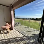 Baywatch And Baybreak - Two 3 Bedroom Nearby - Seaview To Baywatch - Part Of The The Bay Village With Pool, Gym And Direct Access, Pub, Restaurant, Tennis And Meadows Walks