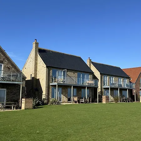 Baywatch And Baybreak - Two 3 Bedroom Cottages Nearby - Seaview To Baywatch - Part Of The The Bay Filey Holiday Village With Pool, Gym And Direct Beach Access, Pub, Restaurant, Tennis And Meadows Walks * Filey