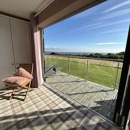 Baywatch And Baybreak - Two 3 Bedroom Cottages Nearby - Seaview To Baywatch - Part Of The The Bay Filey Holiday Village With Pool, Gym And Direct Beach Access, Pub, Restaurant, Tennis And Meadows Walks