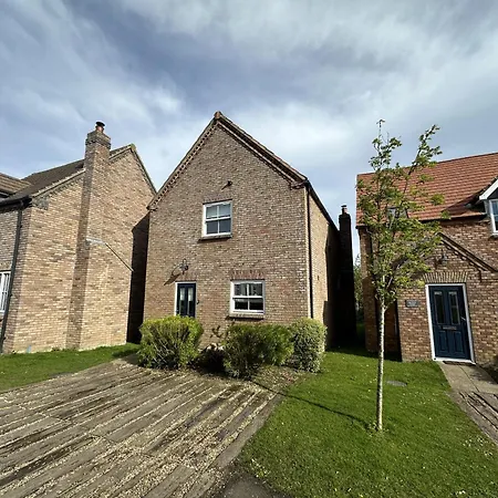 Holiday home Baywatch And Baybreak - Two 3 Bedroom Cottages Nearby - Seaview To Baywatch - Part Of The The Bay Filey Holiday Village With Pool, Gym And Direct Beach Access, Pub, Restaurant, Tennis And Meadows Walks